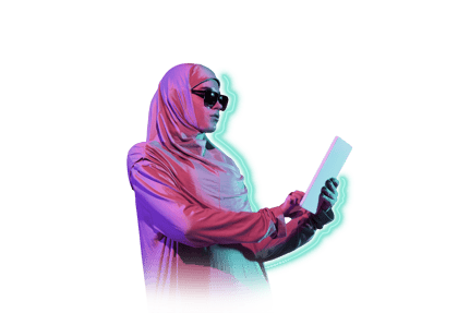 Amani on tablet sunglasses hijab 2022-02 (1)