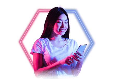 priscilla using smartphone, hexagon 2022-02 (1)